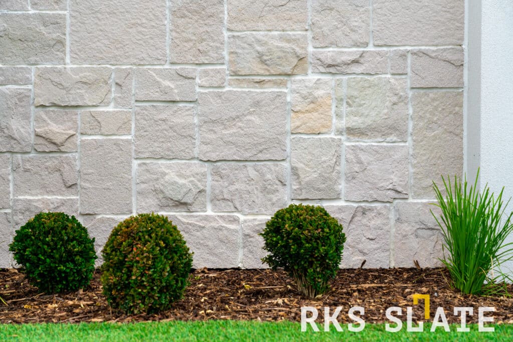 Облицовочный камень песчаник RKS SLATE White Sandstone Castle.jpeg Облицовочный камень песчаник RKS SLATE White Sandstone Castle.jpeg