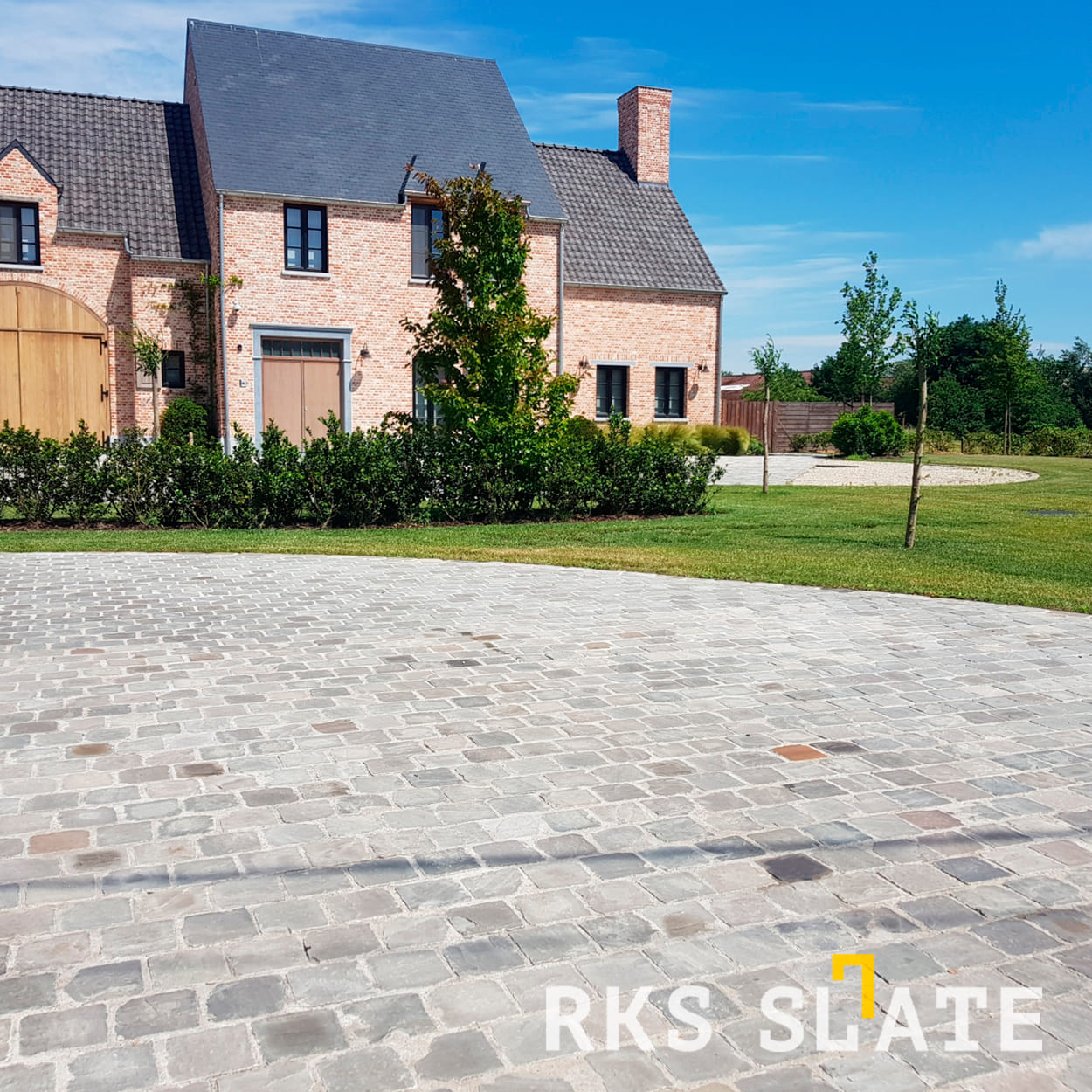 RKS Slate Sandstone Belgian Grey 100х100 мм. Прочная тротуарная плитка и плитка для пола из натурального песчаника. Лучшая цена на плитку из камня песчаник